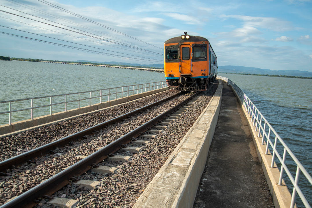 รถไฟลอยน้ำ  เขื่อนป่าศักดิ์ชลสิทธิ์