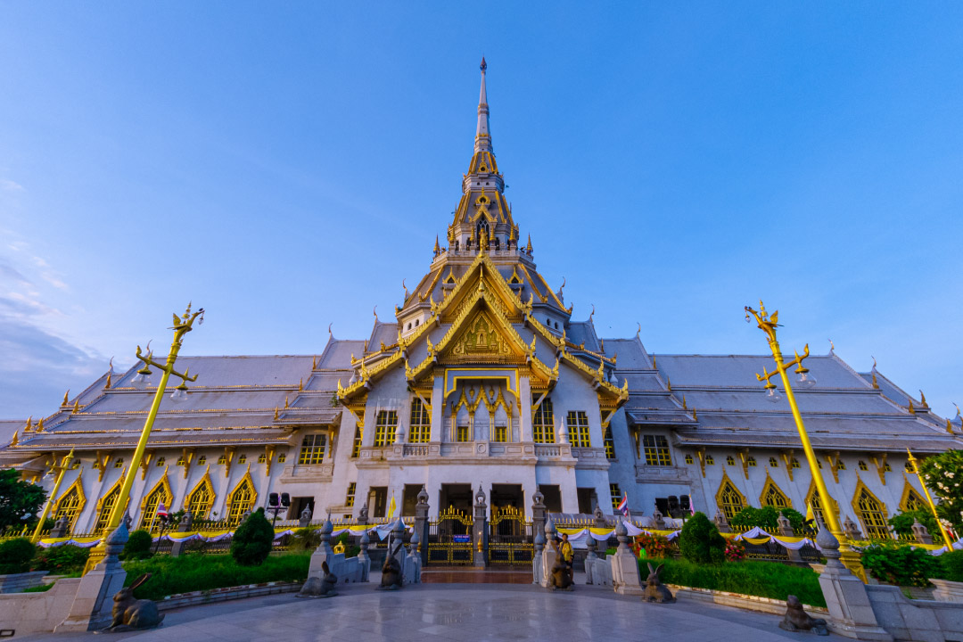 1. วัดโสธรวรารามวรวิหาร